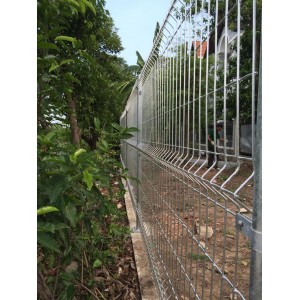 Hàng rào mạ kẽm uốn sóng trên thân Hàng rào mạ kẽm uốn sóng trên thân