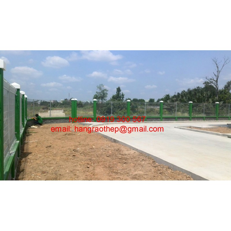 Hàng rào mạ kẽm bẻ tam giác 2 đầu khung lưới