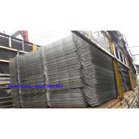 Hàng rào mạ kẽm uốn sóng trên thân