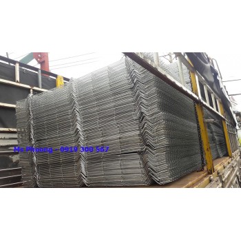 Hàng rào mạ kẽm uốn sóng trên thân
